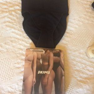Skims Core Control Brief L/XL Black